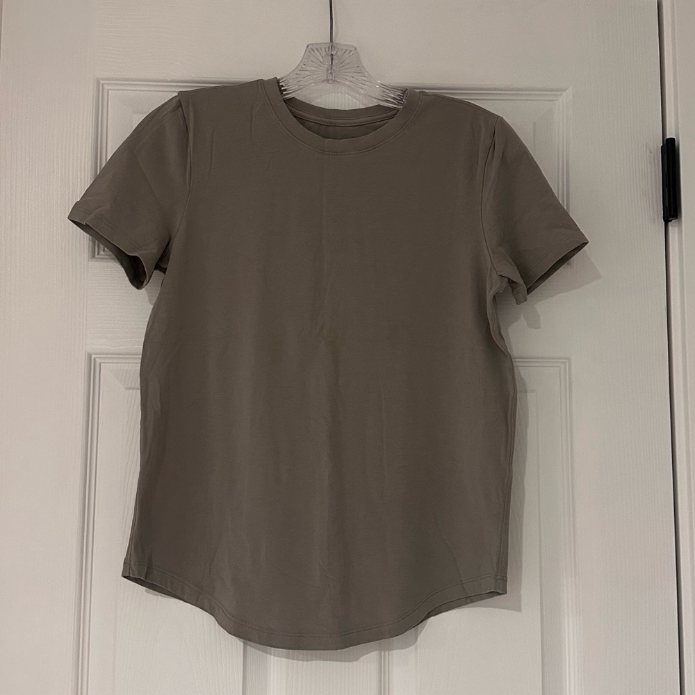Lululemon tee
